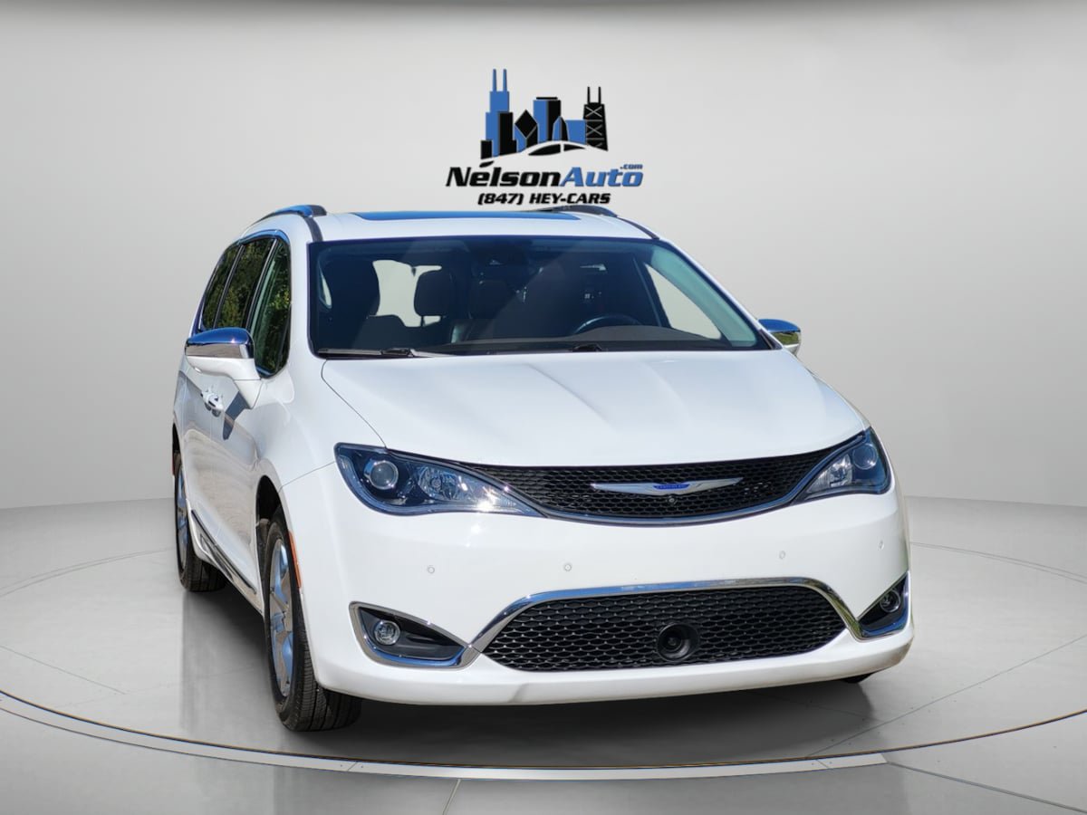 Used 2019 Chrysler Pacifica Limited w/ Advanced Safetytec Group FWD image 2