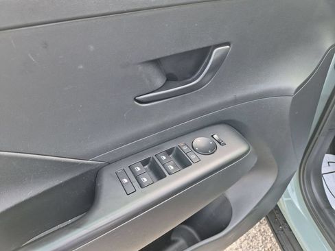 Used 2025 Hyundai Kona SEL FWD image 14