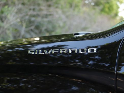 Used 2024 Chevrolet Silverado 1500 LT AWD/4WD image 32