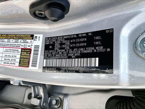 Used 2023 Toyota Highlander XLE AWD/4WD image 37
