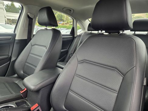 Used 2018 Volkswagen Passat 2.0T SE image 15