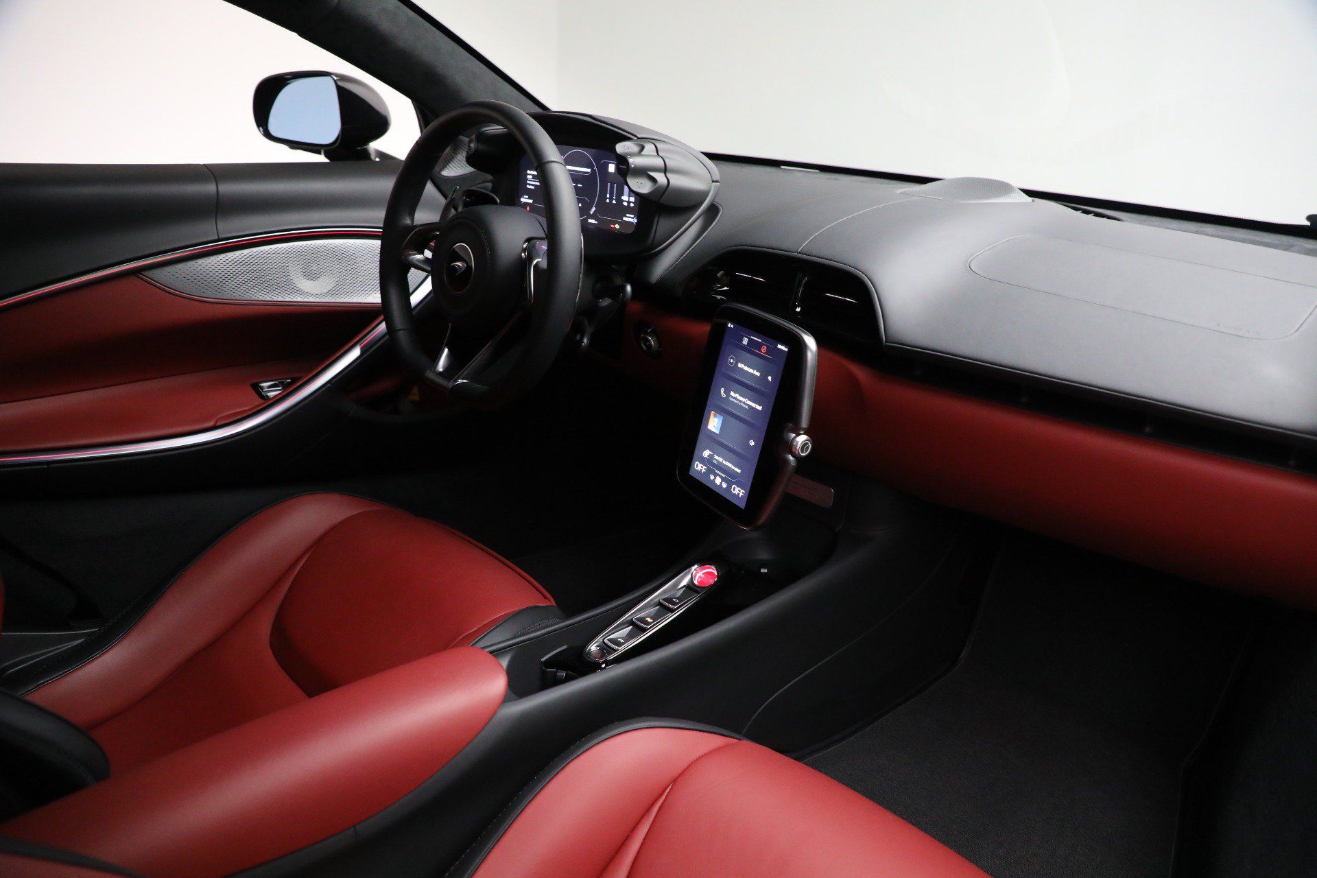 Used 2024 McLaren Artura RWD image 26