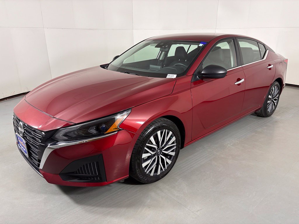 Used 2024 Nissan Altima 2.5 SV FWD image 4