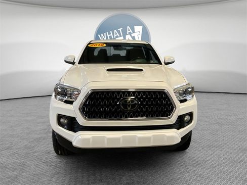 Used 2018 Toyota Tacoma TRD Sport image 9