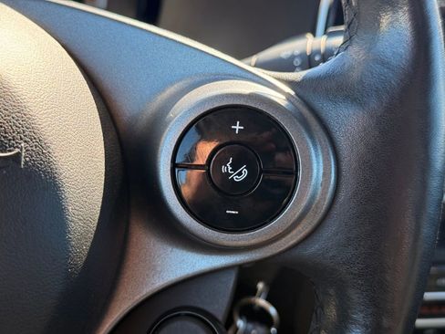 Used 2017 smart fortwo pure image 23