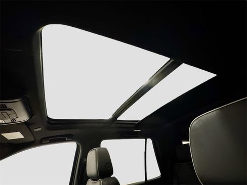 Used 2022 GMC Yukon SLT w/ SLT Premium Package image 29