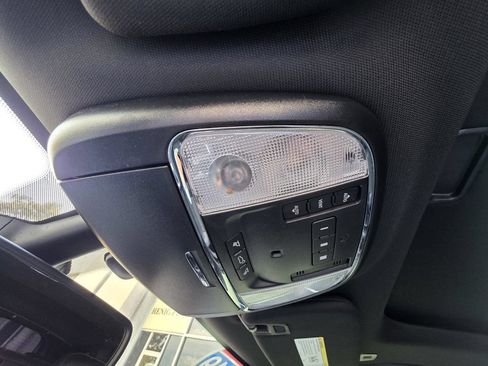 Used 2019 Jeep Grand Cherokee Altitude RWD image 28