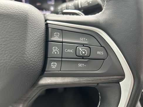 Used 2022 Jeep Grand Cherokee L Limited image 12