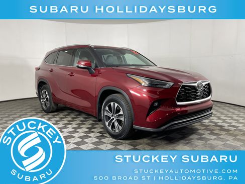 Used 2022 Toyota Highlander XLE image 1