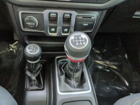Used 2024 Jeep Wrangler Sport AWD/4WD image 19