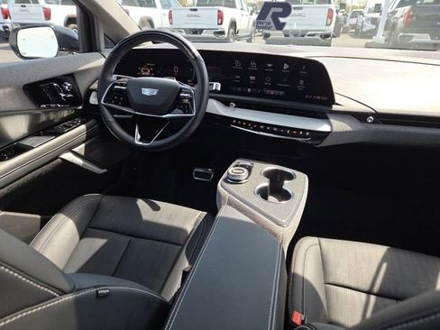 Used 2025 Cadillac Optiq Luxury 2 w/ LPO, Floor Liner Package AWD/4WD image 29