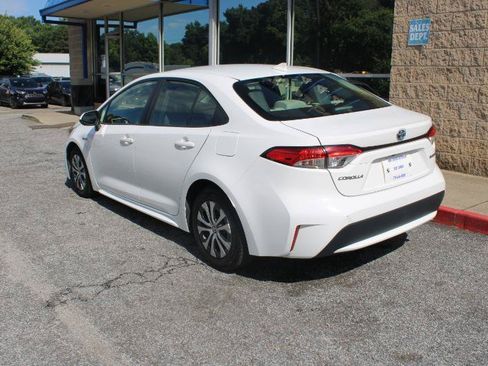 Used 2020 Toyota Corolla LE FWD image 3