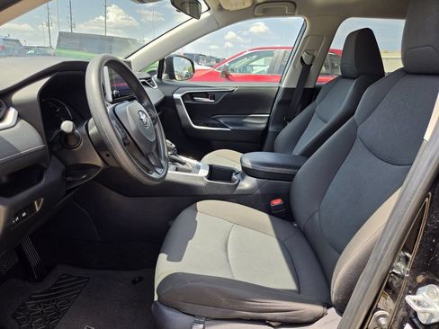 Used 2025 Toyota RAV4 XLE FWD image 27