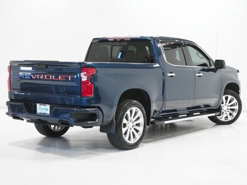 Used 2022 Chevrolet Silverado 1500 High Country w/ Technology Package image 8