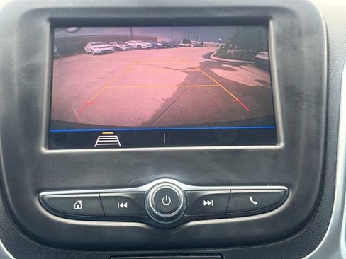 Used 2021 Chevrolet Equinox LS FWD image 31