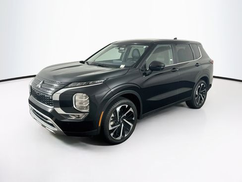 Used 2024 Mitsubishi Outlander SE FWD image 3