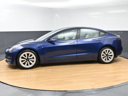 Used 2021 Tesla Model 3 Standard Range Plus RWD image 4