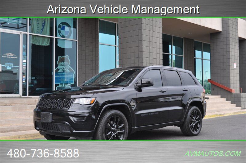 Used 2017 Jeep Grand Cherokee Altitude RWD image 6