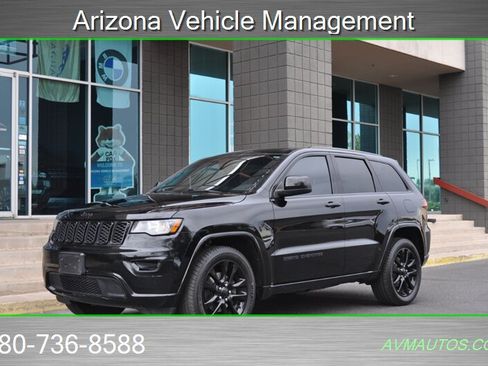 Used 2017 Jeep Grand Cherokee Altitude RWD image 6