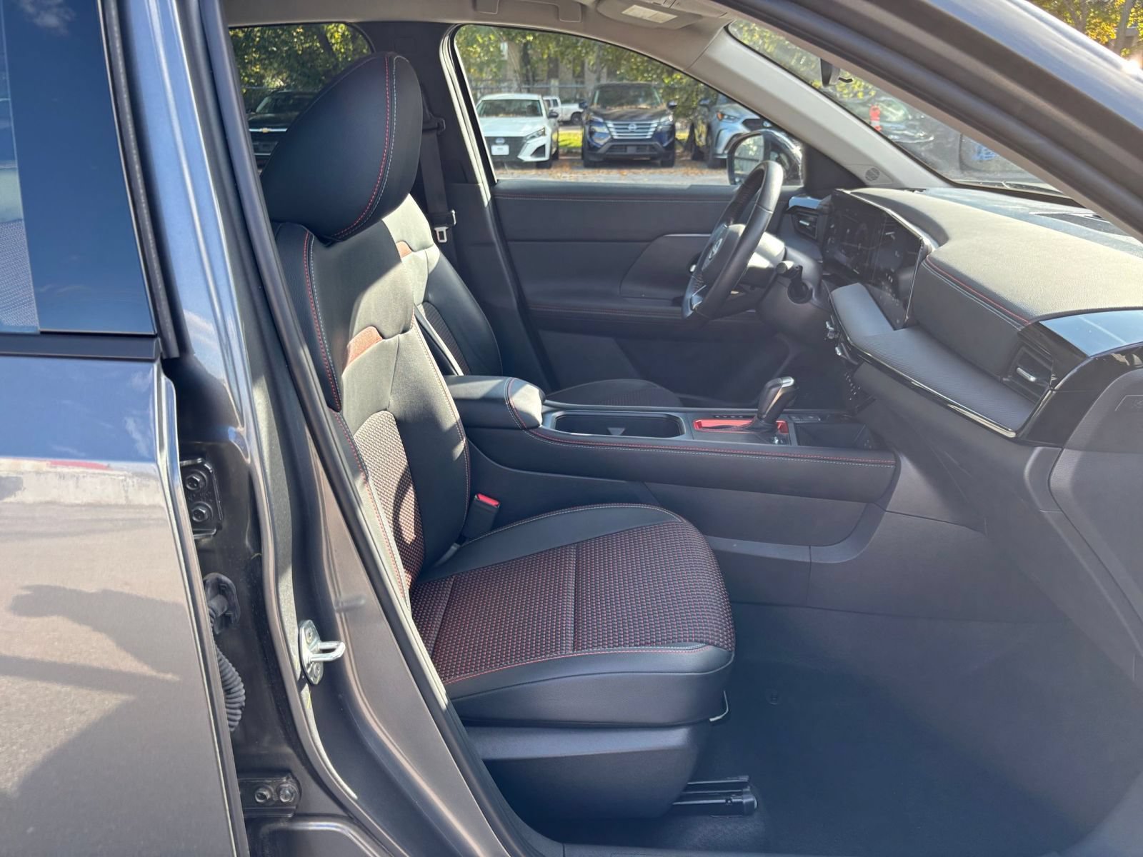 Used 2026 Nissan Kicks SR FWD image 34