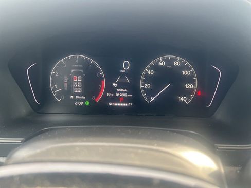 Used 2025 Honda Pilot TrailSport image 14