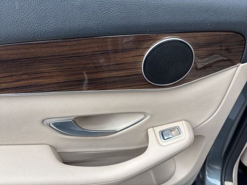 Used 2021 Mercedes-Benz GLC 300 GLC 300 image 21