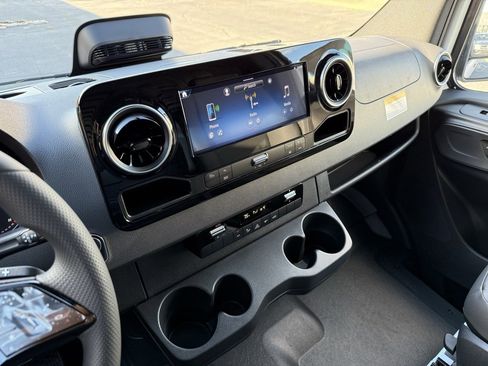 New 2026 Mercedes-Benz Sprinter 2500 image 21