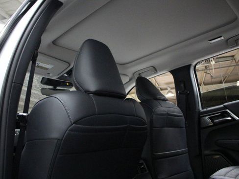 New 2026 Mitsubishi Outlander SE FWD image 23