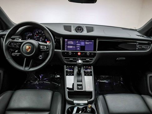 Used 2025 Porsche Macan image 48