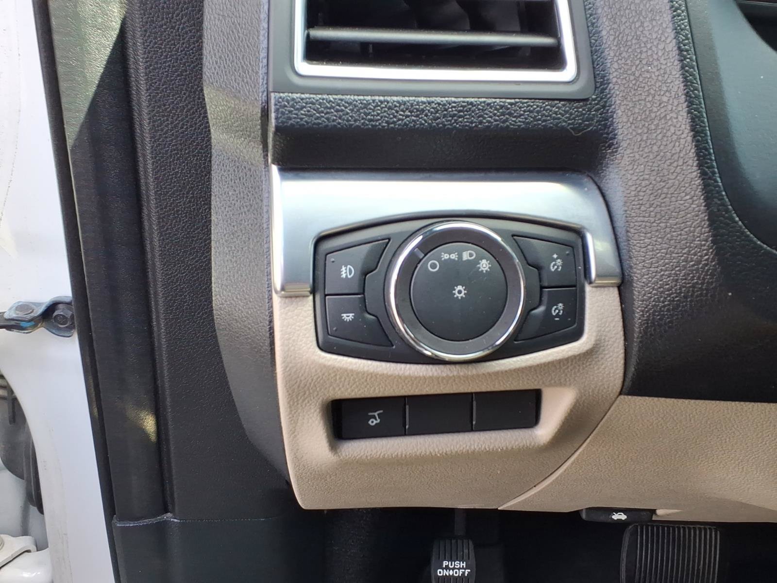 Used 2018 Ford Explorer Limited w/ Ford Safe & Smart Package FWD image 14