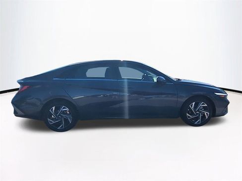 New 2026 Hyundai Elantra Limited image 4