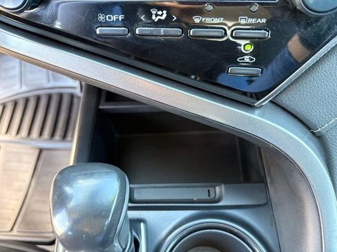 Used 2019 Toyota Camry SE image 19