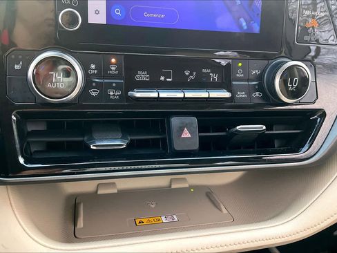 Used 2024 Toyota Highlander XLE image 34