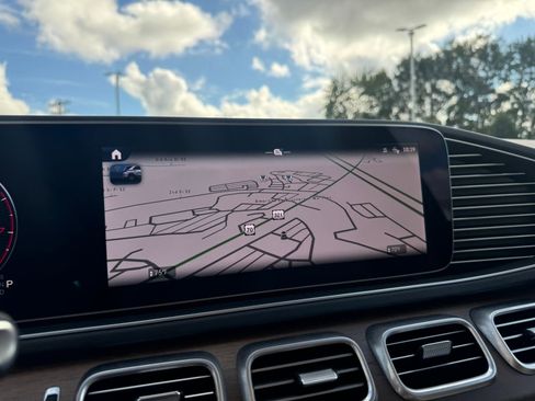 Used 2024 Mercedes-Benz GLE 450 4MATIC image 10