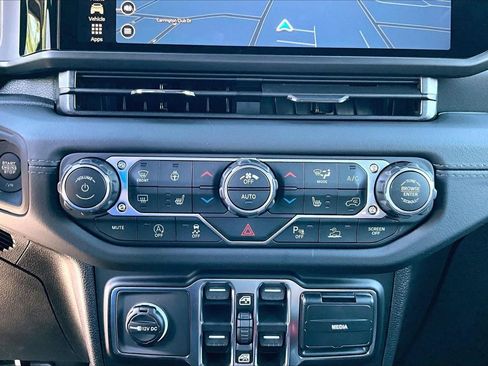 New 2026 Jeep Wrangler Sahara AWD/4WD image 18