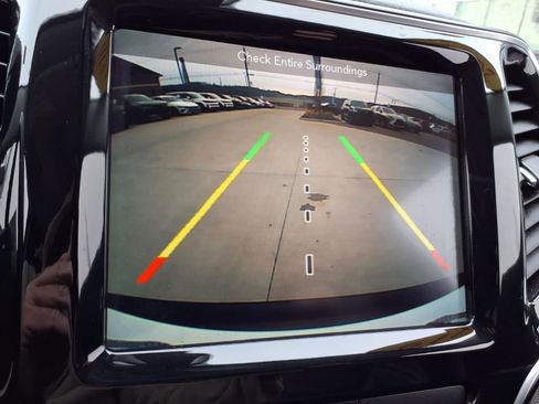 Used 2019 Jeep Cherokee Limited image 19