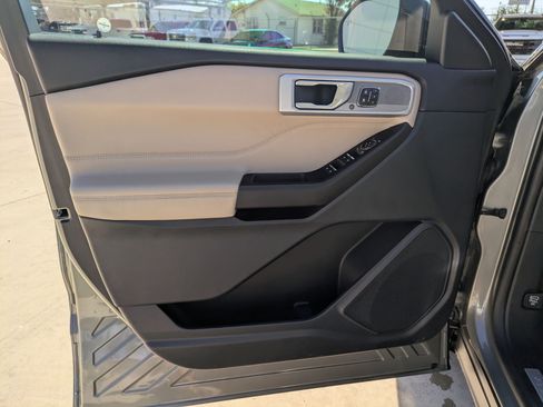 Used 2020 Ford Explorer Limited image 11