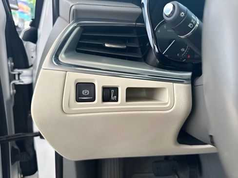 Used 2020 Cadillac XT5 Premium Luxury AWD/4WD image 17
