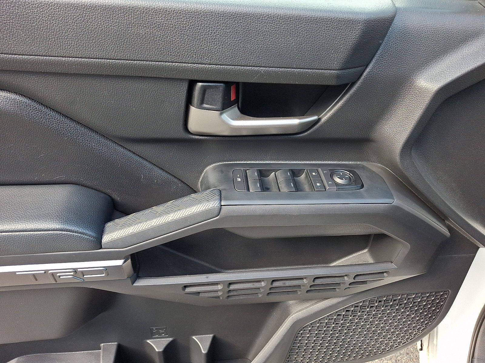 Used 2025 Toyota Tacoma TRD Off-Road AWD/4WD image 12