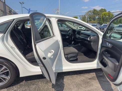 Used 2024 Kia Forte LXS w/ LXS Technology Package FWD image 10