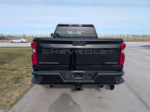 Used 2024 Chevrolet Silverado 2500 Custom w/ Custom Value Package image 9