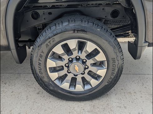 Used 2022 Chevrolet Silverado 2500 Custom w/ Custom Value Package AWD/4WD image 15