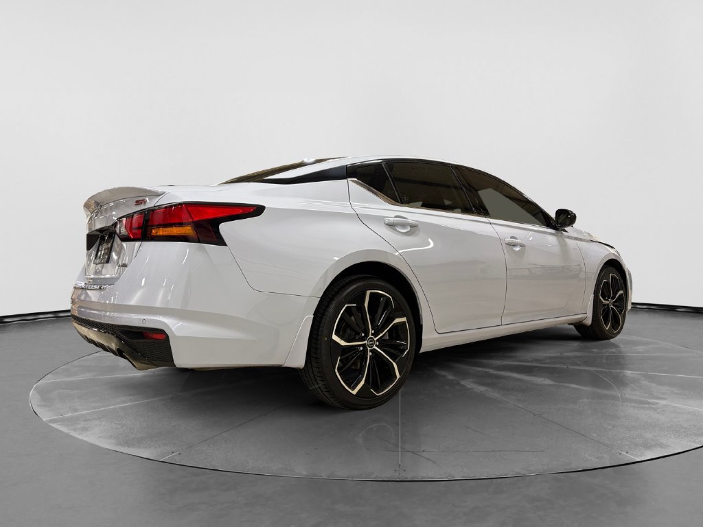 Used 2023 Nissan Altima 2.5 SR w/ SR Premium Package AWD/4WD image 28