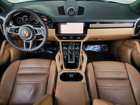 Used 2023 Porsche Cayenne Platinum Edition AWD/4WD image 2