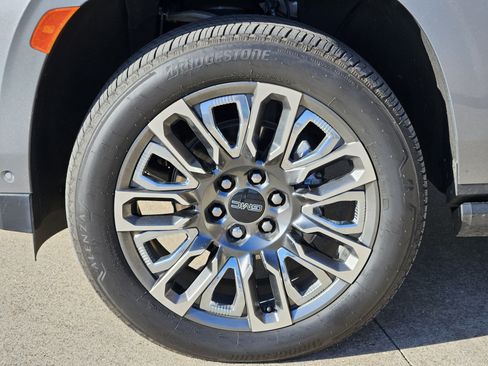 Used 2023 GMC Yukon XL Denali Ultimate image 13