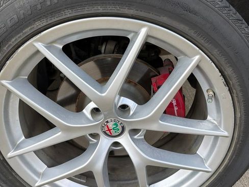 Used 2018 Alfa Romeo Stelvio Sport w/ Quick Order Package 22J Sport AWD/4WD image 7