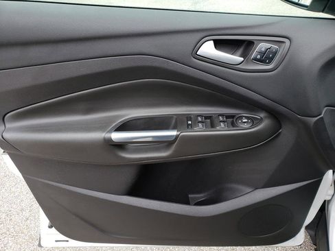 Used 2015 Ford Escape Titanium FWD image 9