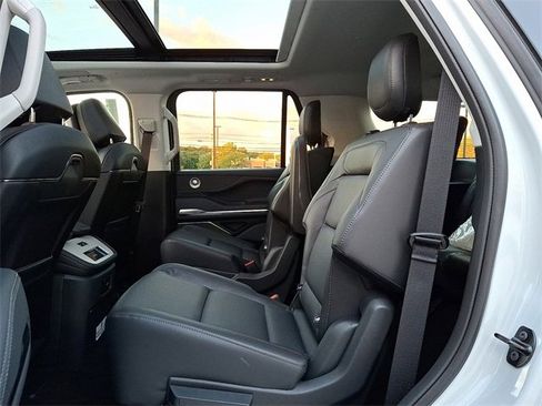 New 2025 Lincoln Navigator Reserve image 9