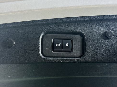 Used 2025 Nissan Pathfinder SV FWD image 30