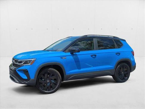 New 2025 Volkswagen Taos SE image 2